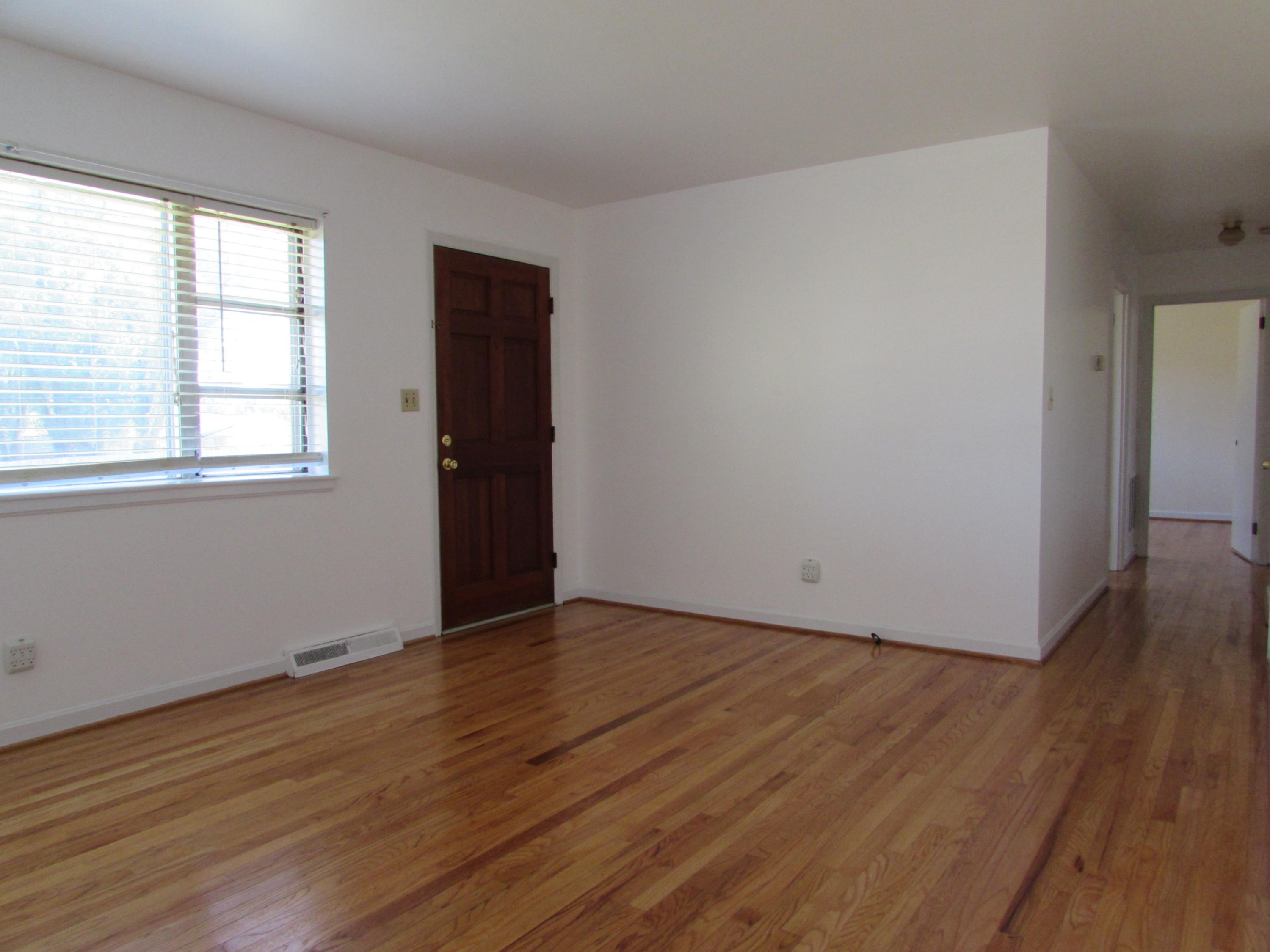 5446 Plantation Road Roanoke, VA 24019 - Photo 2 of 11 007