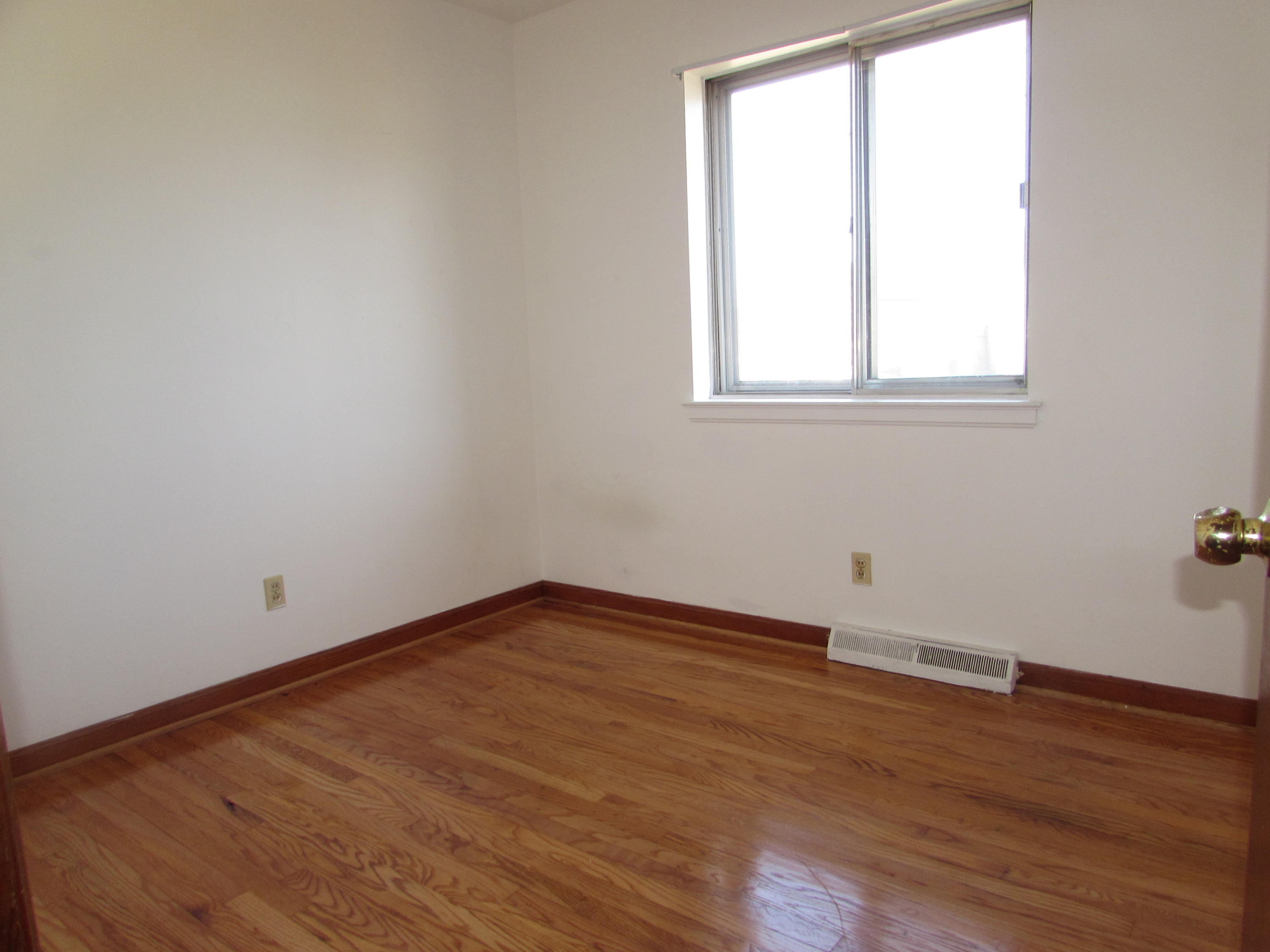 5446 Plantation Road Roanoke, VA 24019 - Photo 7 of 11 008.JPG