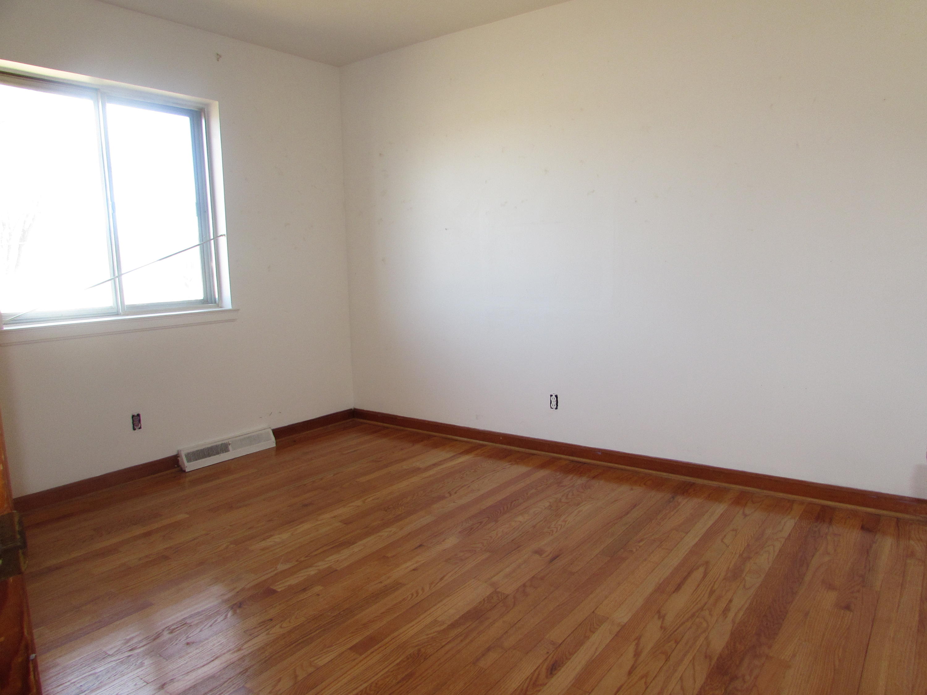 5446 Plantation Road Roanoke, VA 24019 - Photo 8 of 11 009.JPG