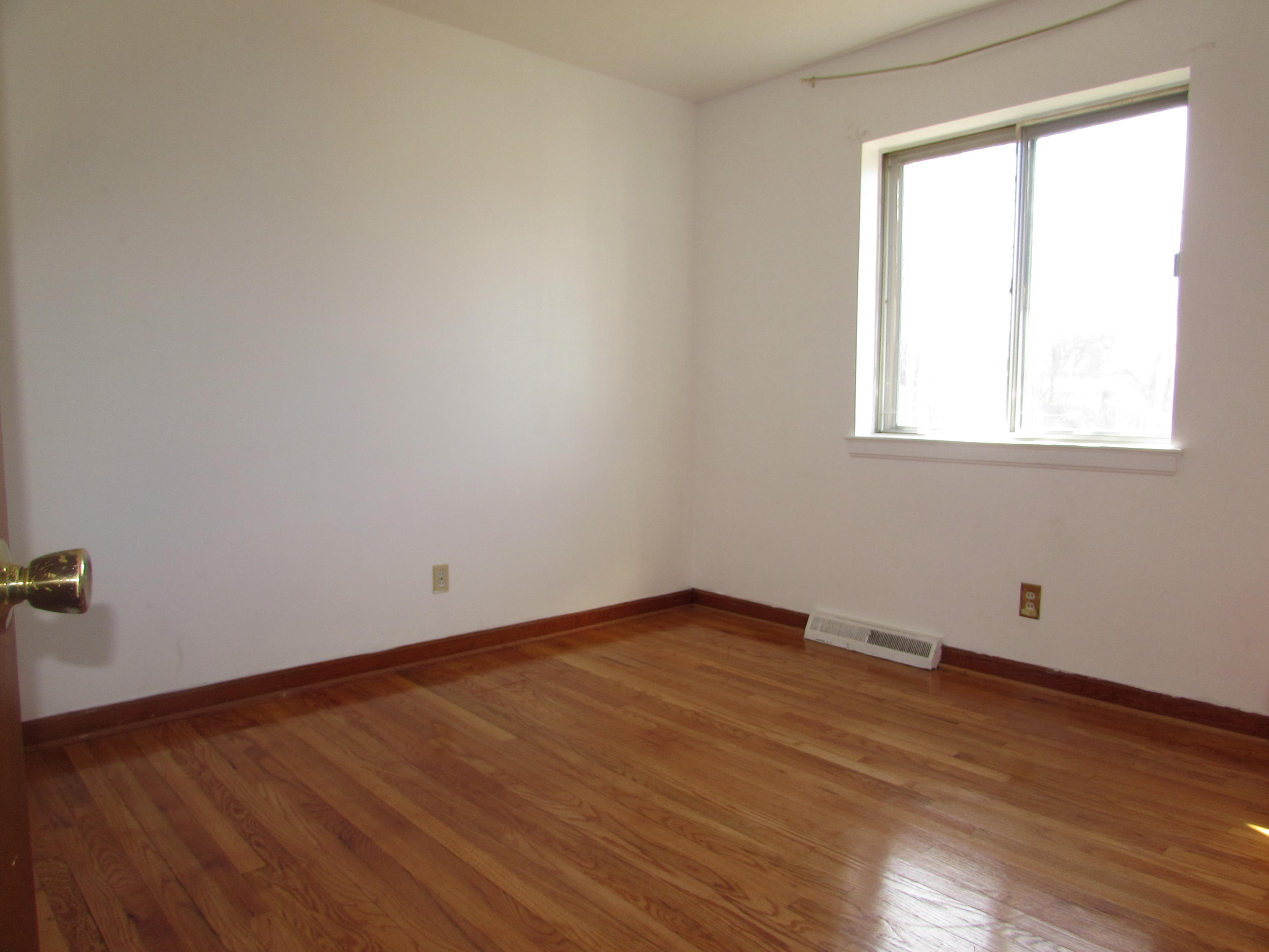 5446 Plantation Road Roanoke, VA 24019 - Photo 9 of 11 010.JPG