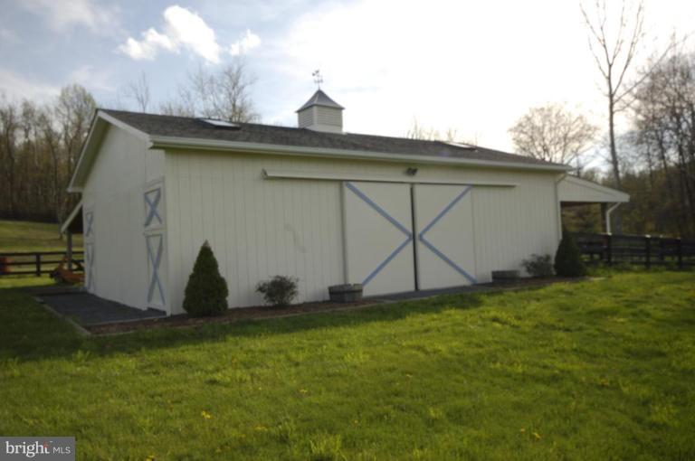12908 Sagle Road Purcellville, VA 20132 - Photo 1 of 15 Barn