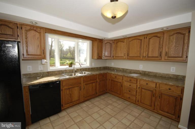 12908 Sagle Road Purcellville, VA 20132 - Photo 4 of 15 Kitchen