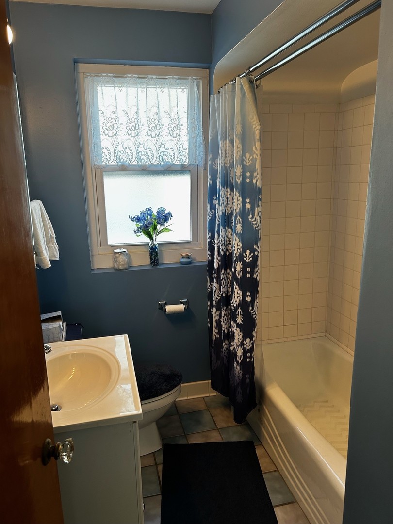 2247 South 15th Avenue North Riverside, IL 60546 - Photo 15 of 18 a bathroom with a bathtub a window and a shower