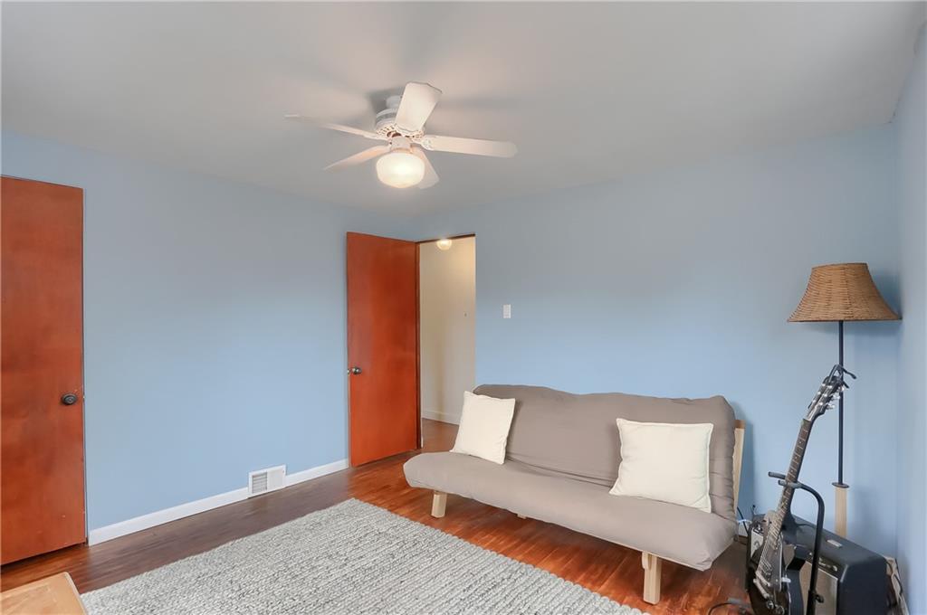 32 Robinhood Road Pittsburgh, PA 15220 - Photo 14 of 28 Gallery Image 14