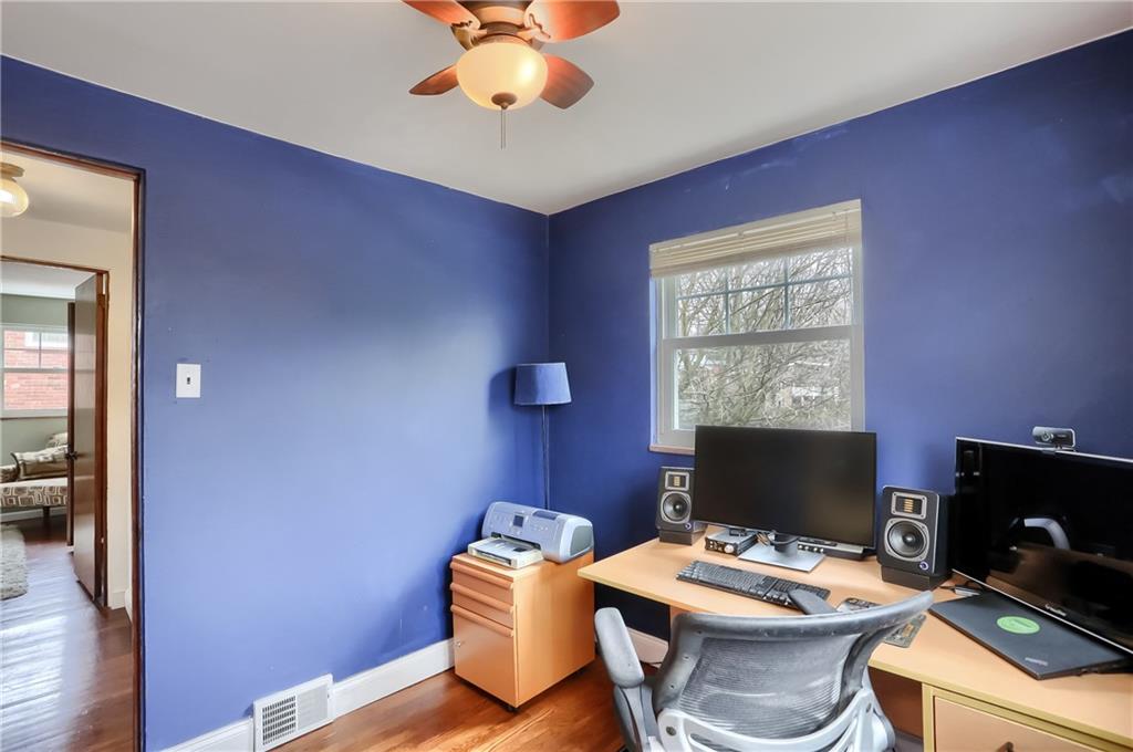 32 Robinhood Road Pittsburgh, PA 15220 - Photo 18 of 28 Gallery Image 18