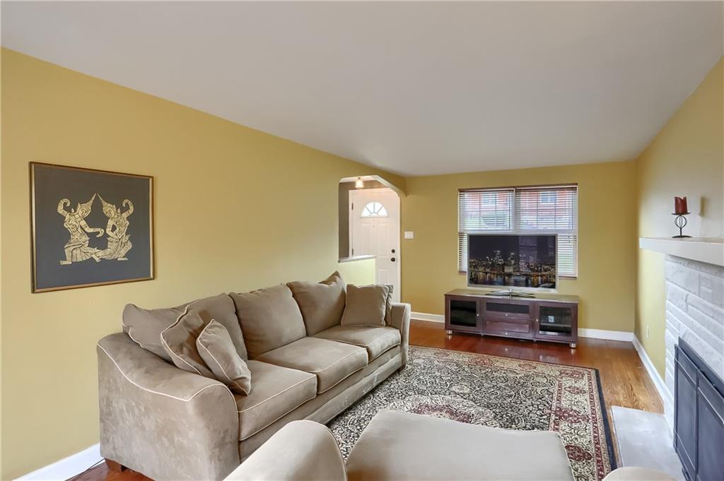 32 Robinhood Road Pittsburgh, PA 15220 - Photo 4 of 28 Gallery Image 4