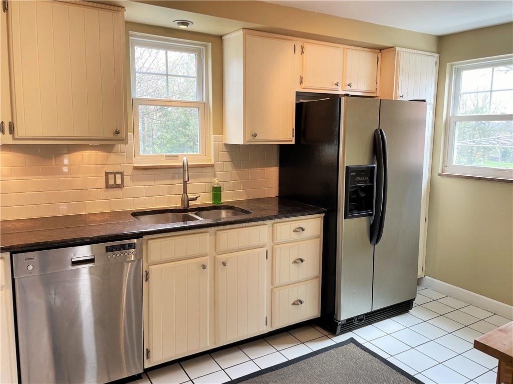 32 Robinhood Road Pittsburgh, PA 15220 - Photo 7 of 28 Gallery Image 7