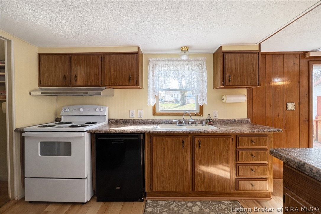 914 Orchard Street Mitchell, IN 47446 - Photo 11 of 24