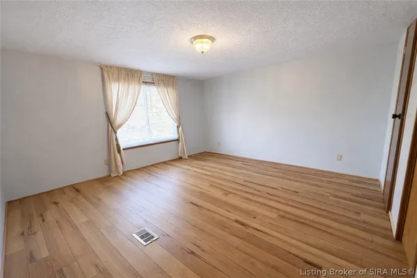 $199,900 | 914 Orchard Street, Mitchell, IN 47446