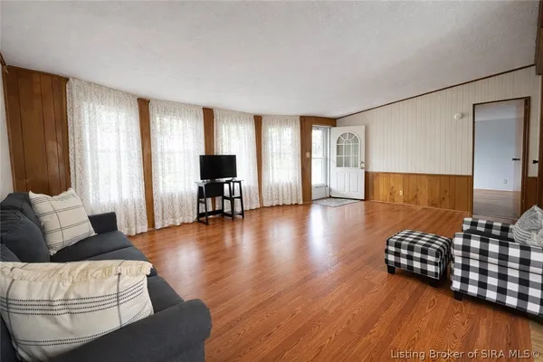 $199,900 | 914 Orchard Street, Mitchell, IN 47446