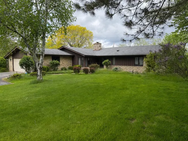 $649,900 | 5550 West Parkview Drive, Mequon, WI 53092