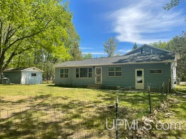 $280,000 | 2601 2nd Avenue West, Gladstone, MI 49837