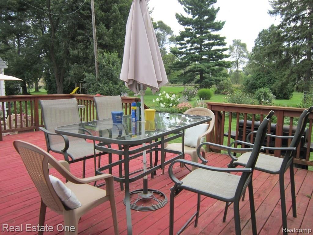 335 Maple Street Howell, MI 48843 - Photo 33 of 47 watch the flowers grow!.jpg