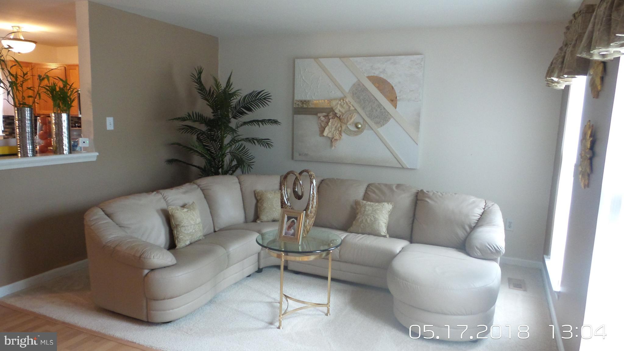 368 Enfield Road Joppa, MD 21085 - Photo 5 of 21 Living Room
