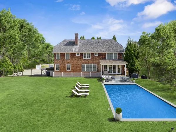 $4,395,000 | 162 Norris Lane, Bridgehampton, NY 11932
