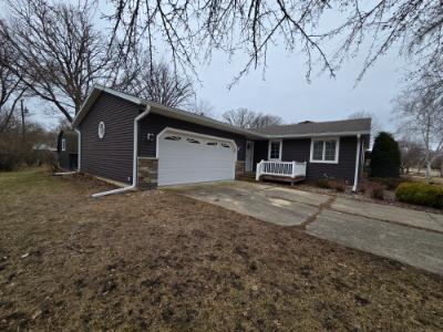 905 22nd Avenue Southwest Austin, MN 55912 - Photo 1 of 12