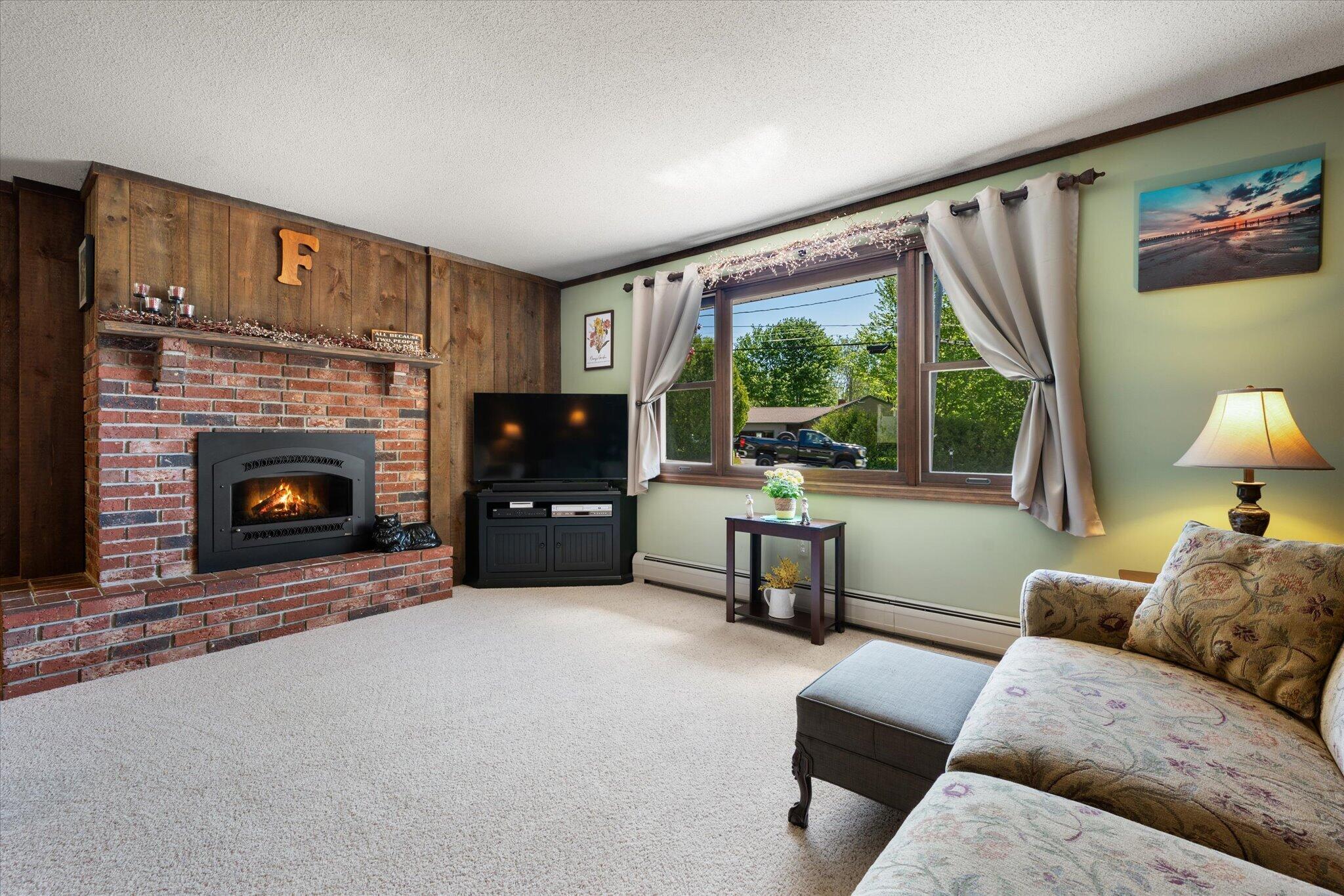 258 Moore Road Ellsworth, ME 04605 - Photo 14 of 61 29-Living