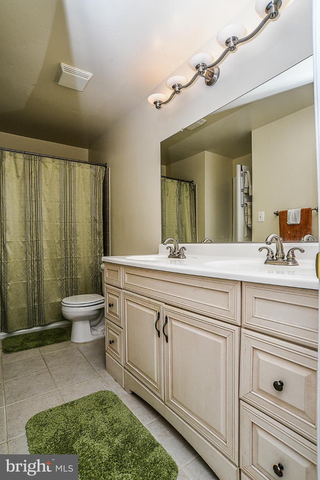 7120 Hamor Lane Springfield, VA 22153 - Photo 11 of 23 Bath