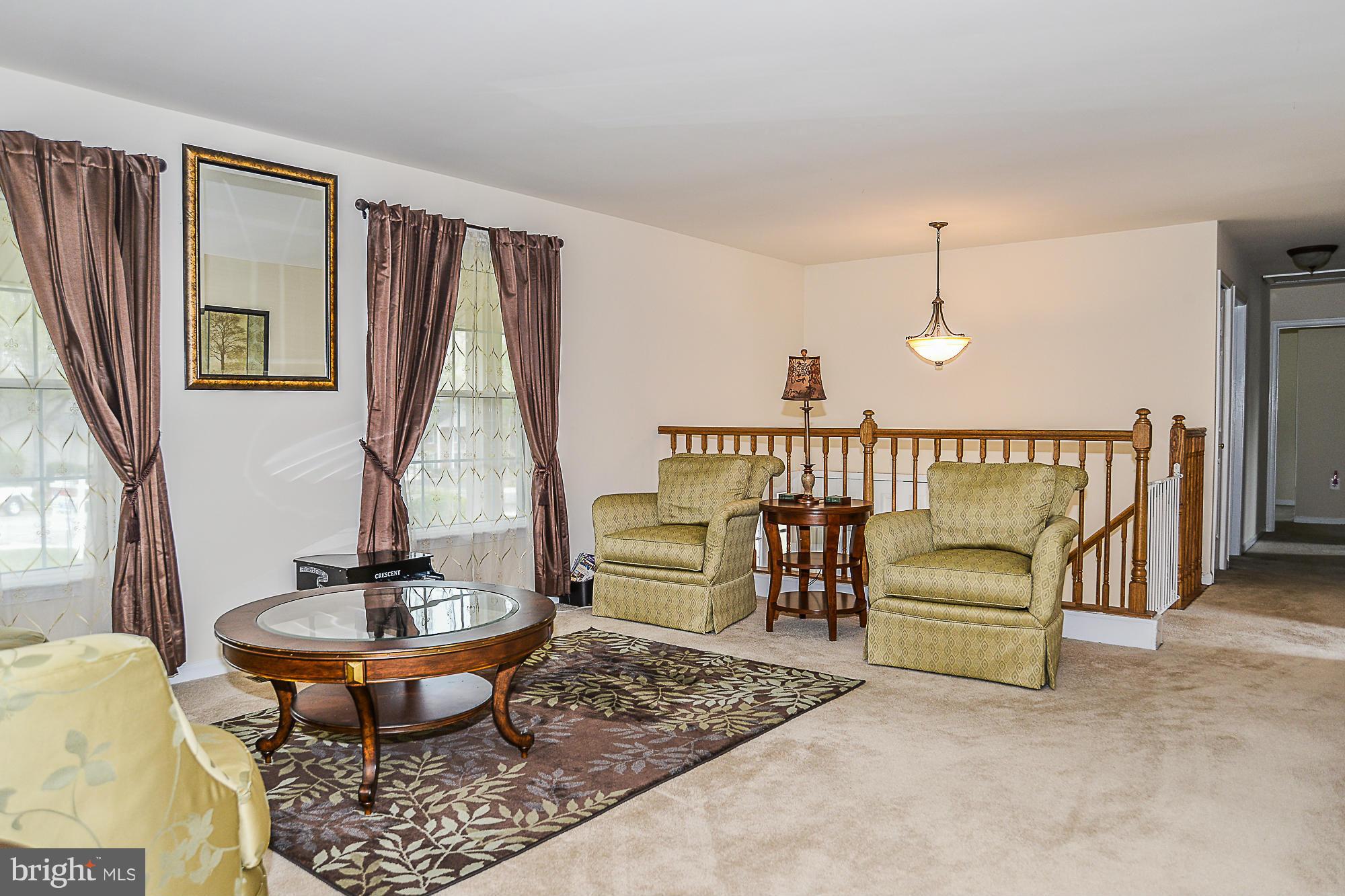 7120 Hamor Lane Springfield, VA 22153 - Photo 7 of 23 Living Room