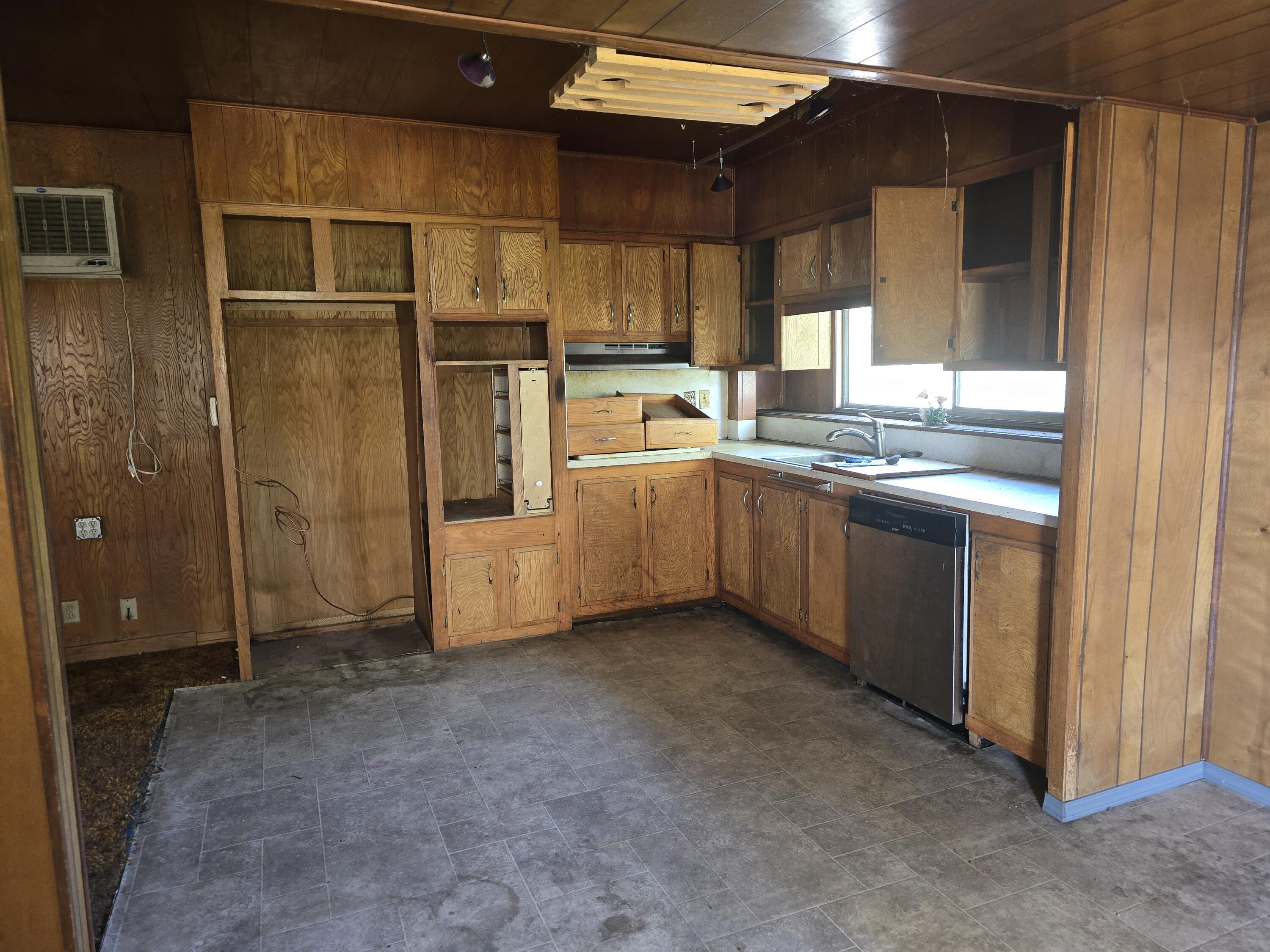 31974 Drews Road Chiloquin, OR 97624 - Photo 4 of 25 a kitchen with stainless steel appliances a refrigerator and a sink