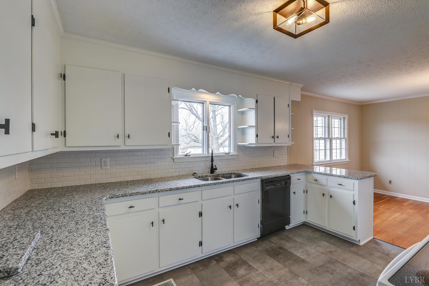 4295 Everett Road Forest, VA 24551 - Photo 2 of 11