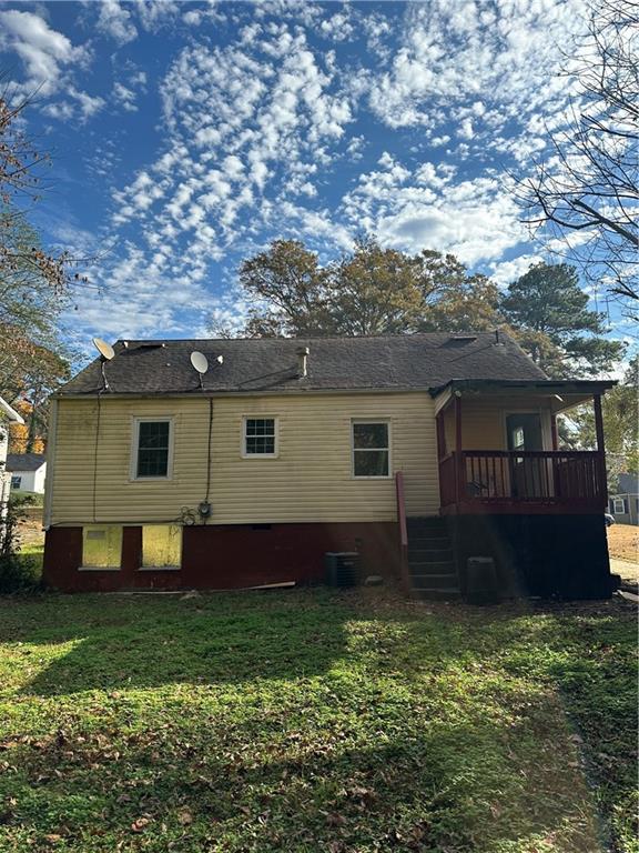 2647 Baker Ridge Drive Northwest Atlanta, GA 30318 - Photo 3 of 39 a house view with a garden space