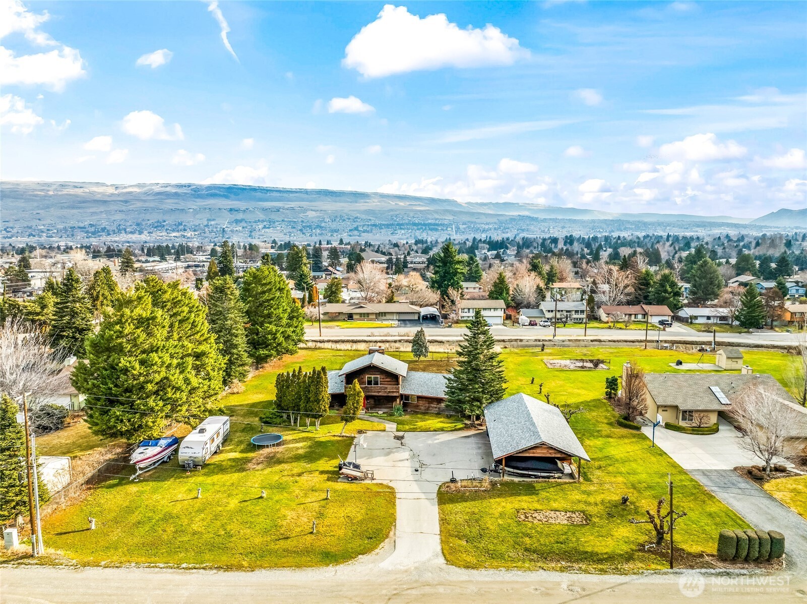 1919 B Fifth Street Wenatchee, WA 98801 - Photo 2 of 40 a view of a swimming pool with an ocean view