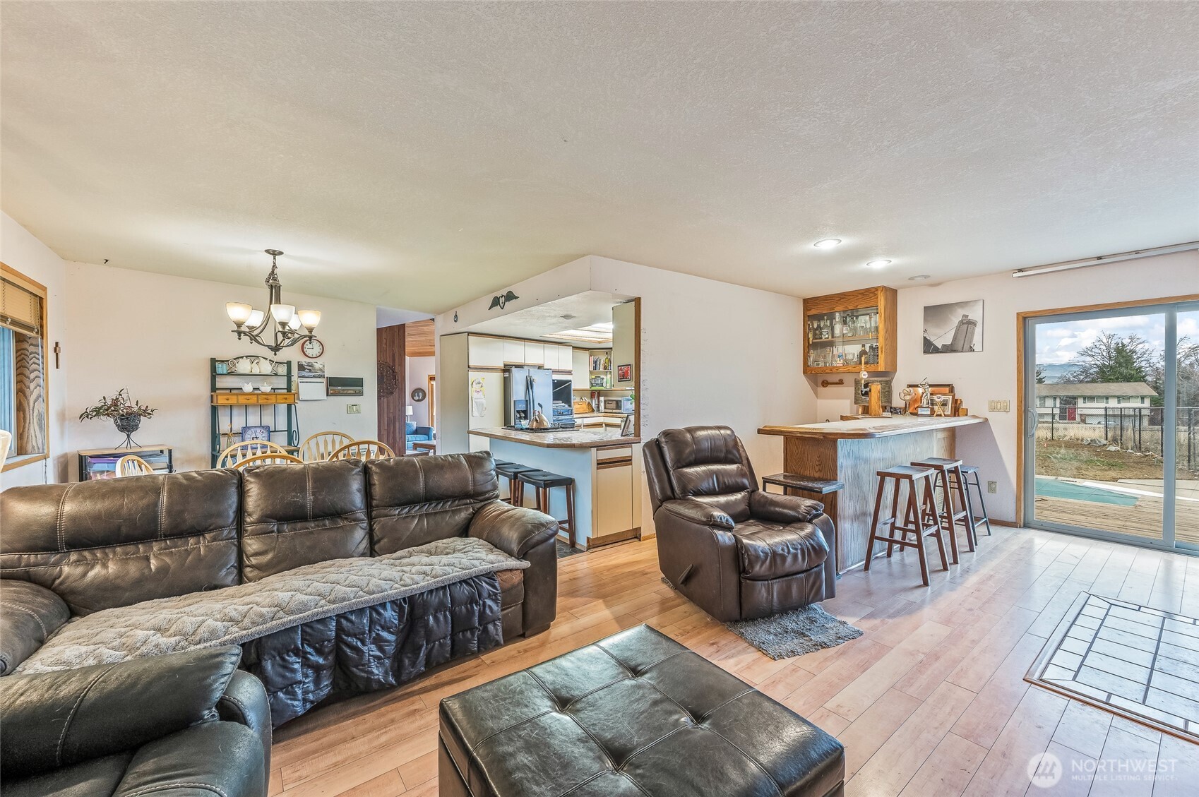1919 B Fifth Street Wenatchee, WA 98801 - Photo 24 of 40 a living room with furniture and a large window