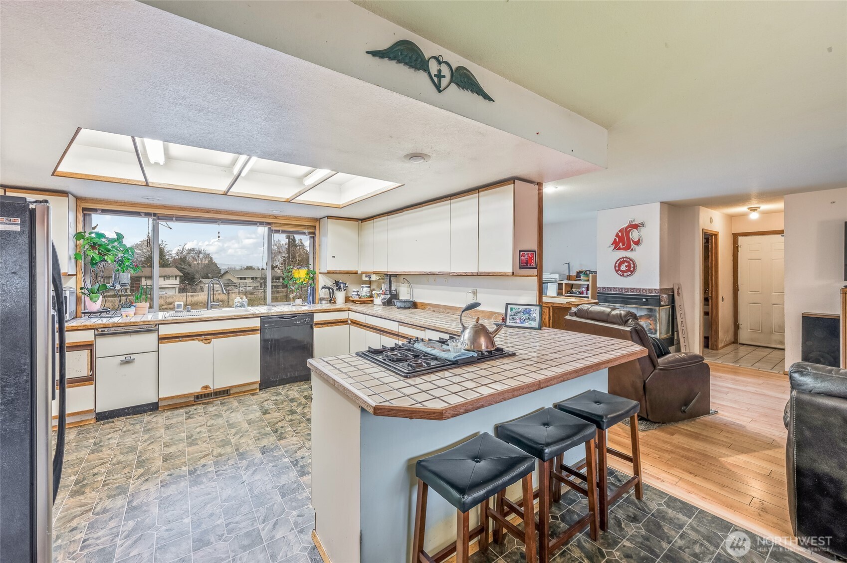 1919 B Fifth Street Wenatchee, WA 98801 - Photo 27 of 40 a open kitchen with a table and chairs in it