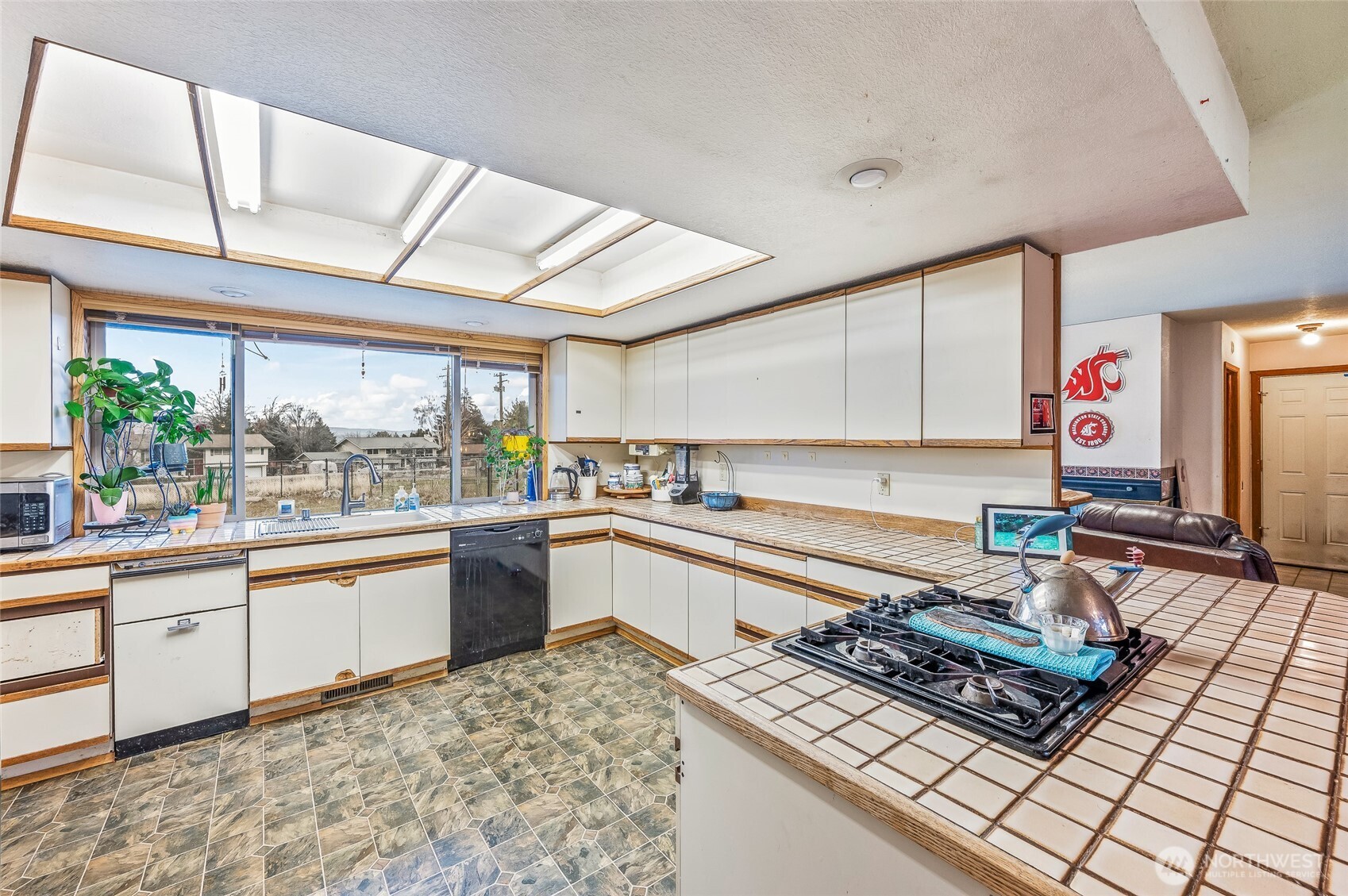 1919 B Fifth Street Wenatchee, WA 98801 - Photo 28 of 40 a kitchen with stainless steel appliances granite countertop a sink stove and refrigerator