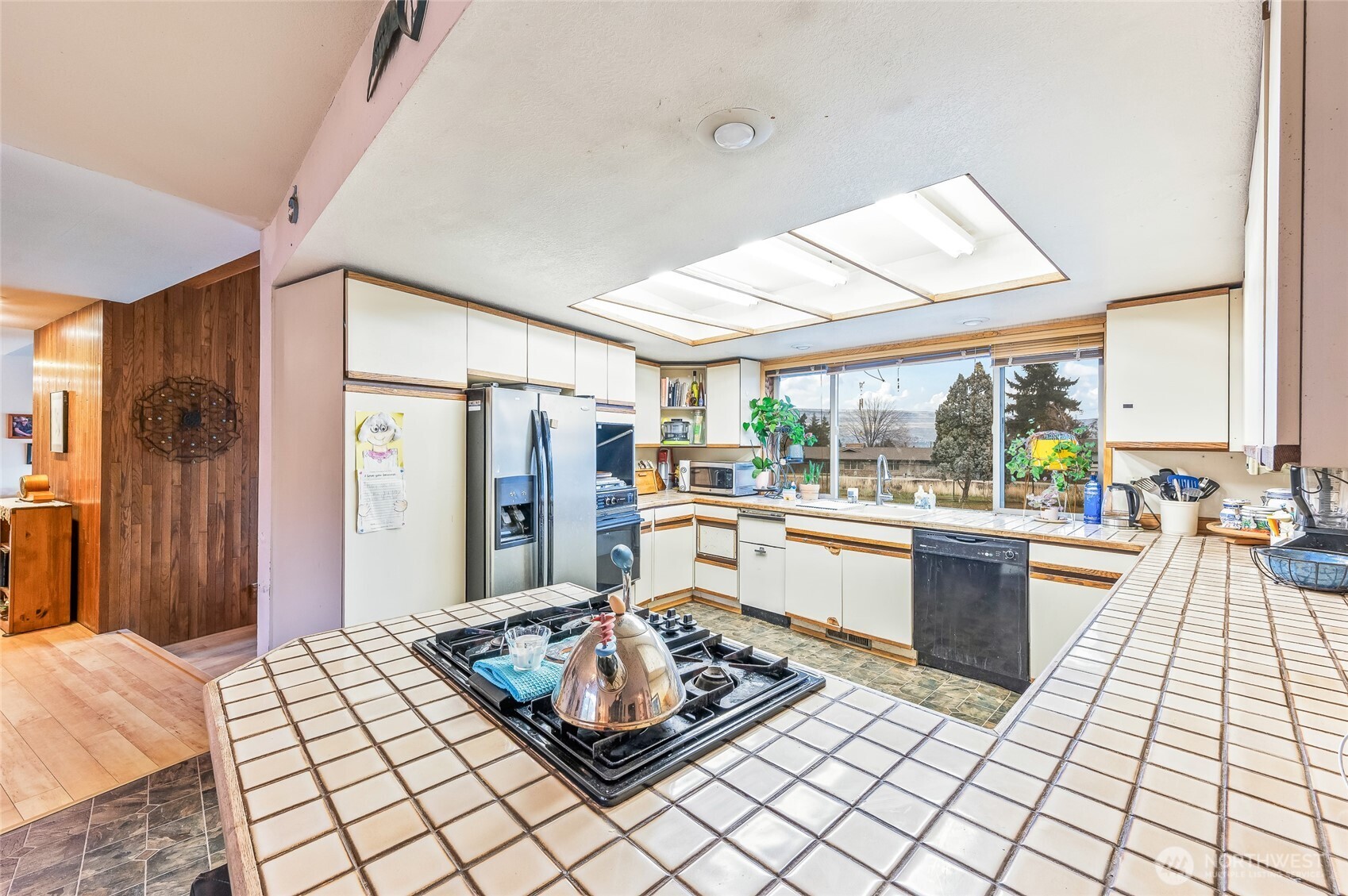 1919 B Fifth Street Wenatchee, WA 98801 - Photo 29 of 40 a living room with furniture and large windows