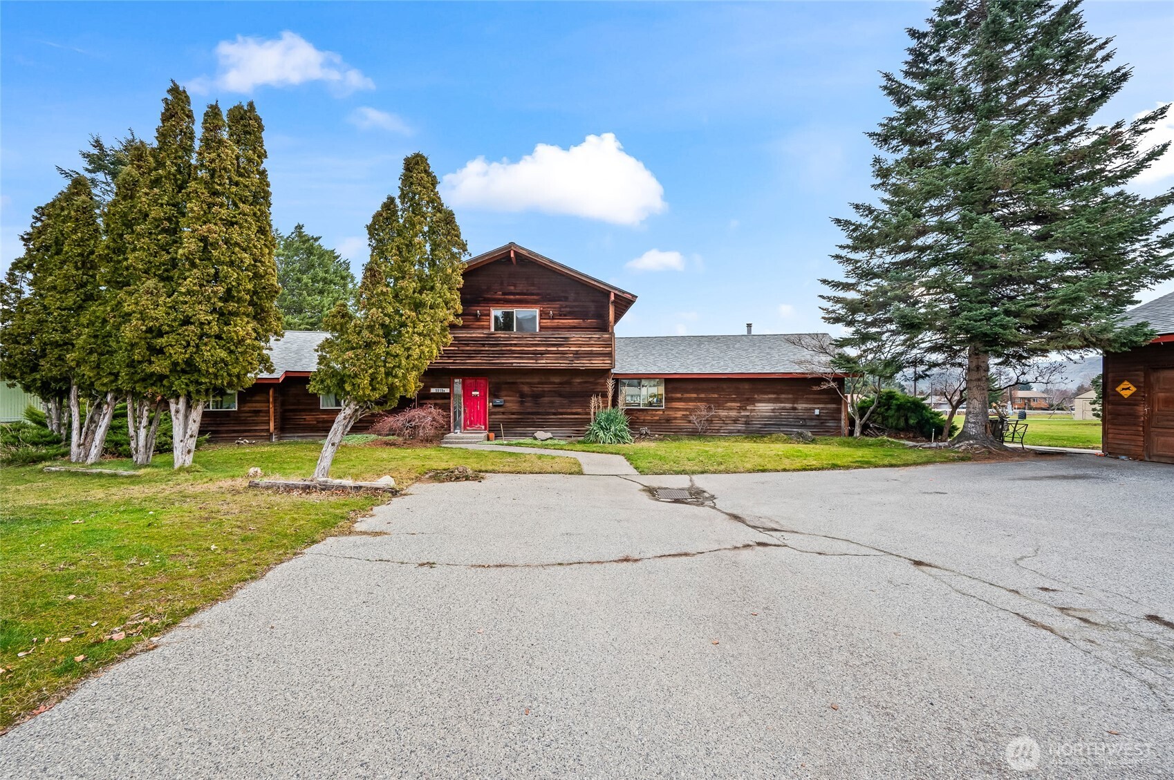 1919 B Fifth Street Wenatchee, WA 98801 - Photo 3 of 40 a view of a volley ball court
