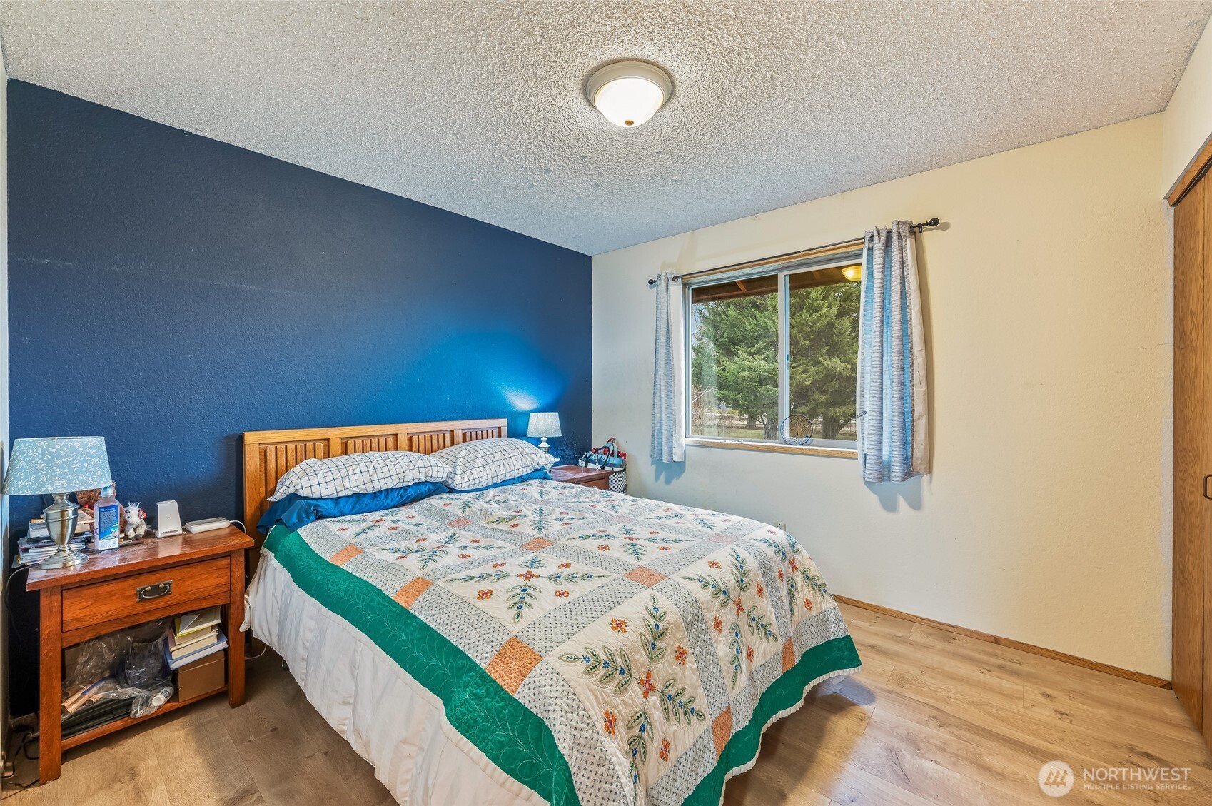 1919 B Fifth Street Wenatchee, WA 98801 - Photo 34 of 40 a bedroom with a bed and window