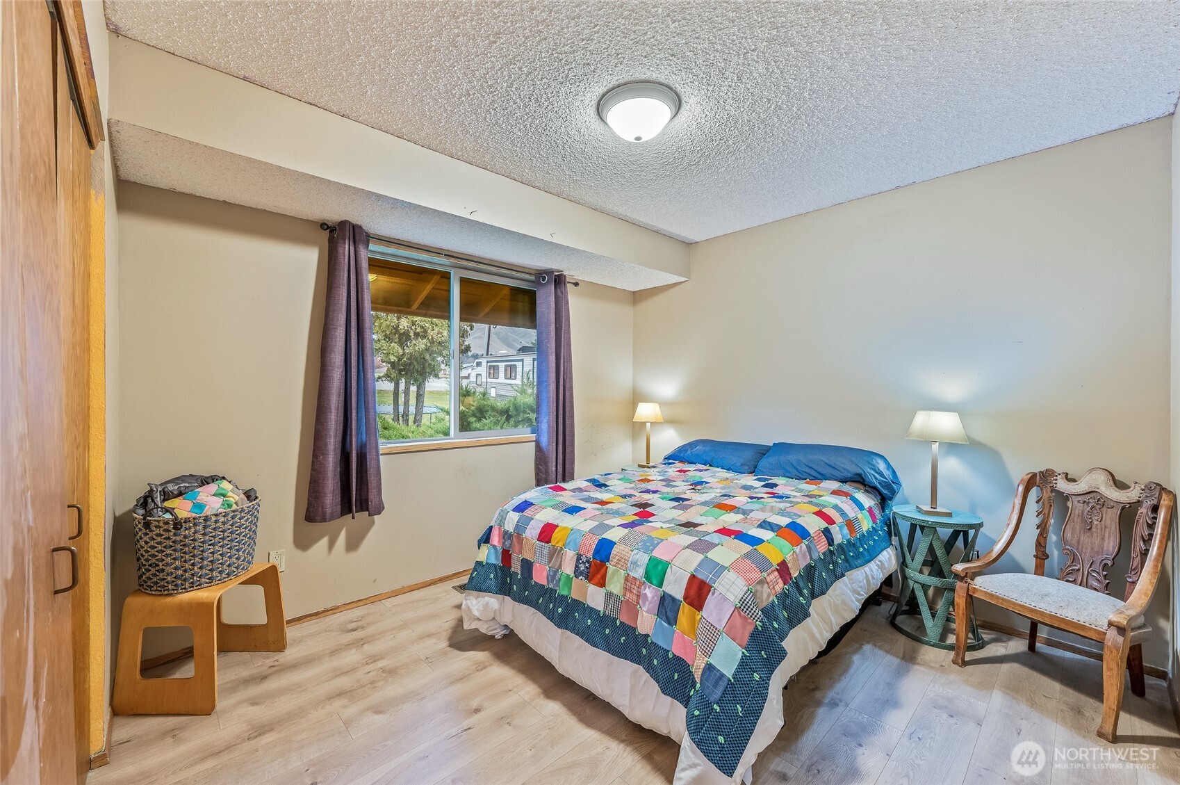 1919 B Fifth Street Wenatchee, WA 98801 - Photo 36 of 40 a bedroom with a bed and a window