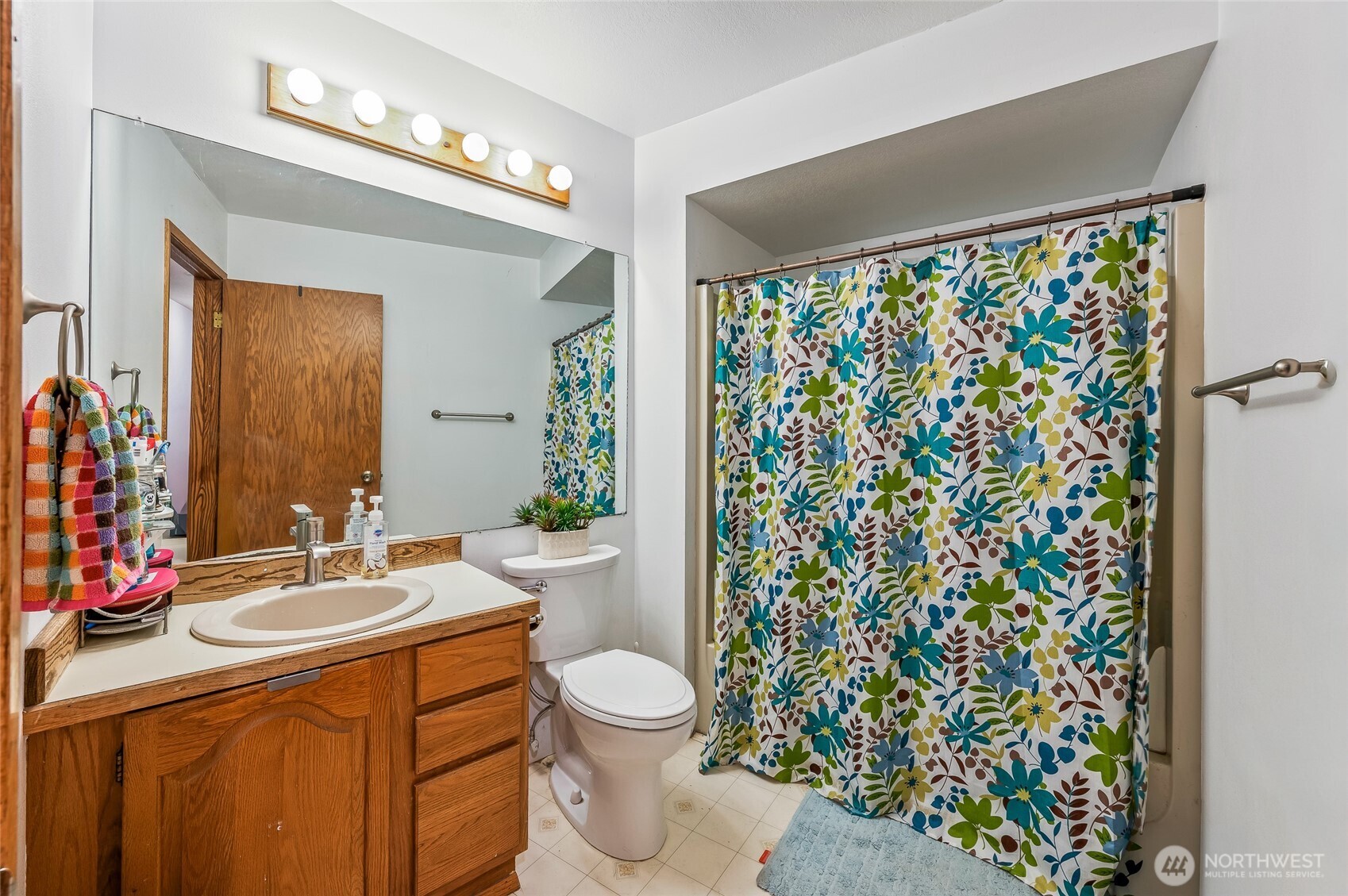 1919 B Fifth Street Wenatchee, WA 98801 - Photo 37 of 40 a bathroom with a sink toilet and shower