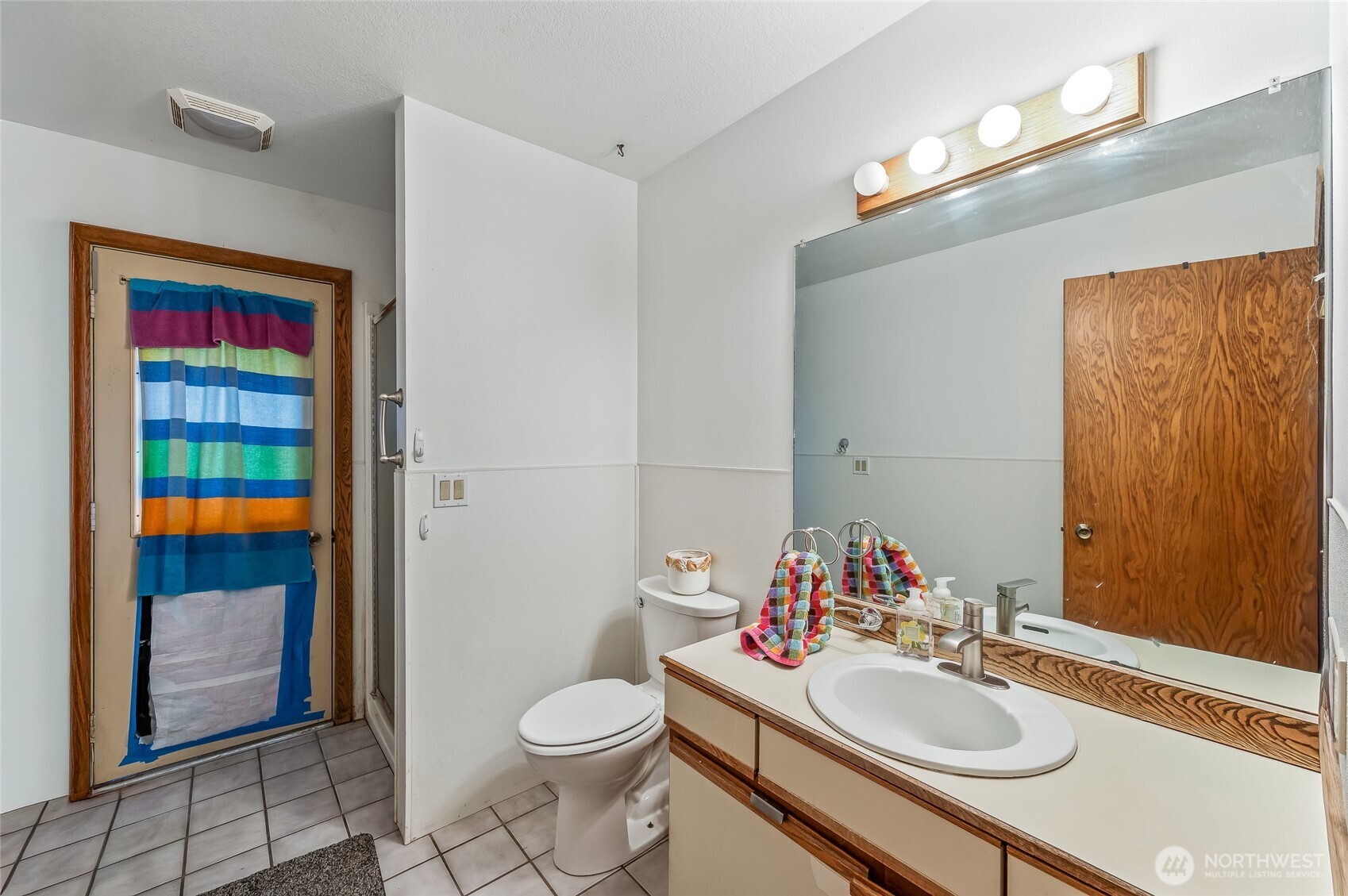 1919 B Fifth Street Wenatchee, WA 98801 - Photo 38 of 40 a bathroom with a sink a toilet and shower