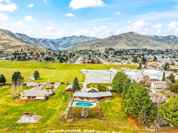 $709,000 | 1919 B Fifth Street, Wenatchee, WA 98801