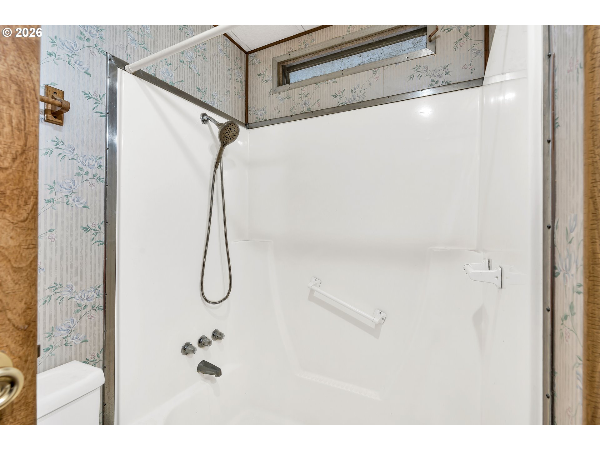 4783 Joyce Street, Unit 93 Keizer, OR 97303 - Photo 15 of 33 a bathroom with a glass shower door