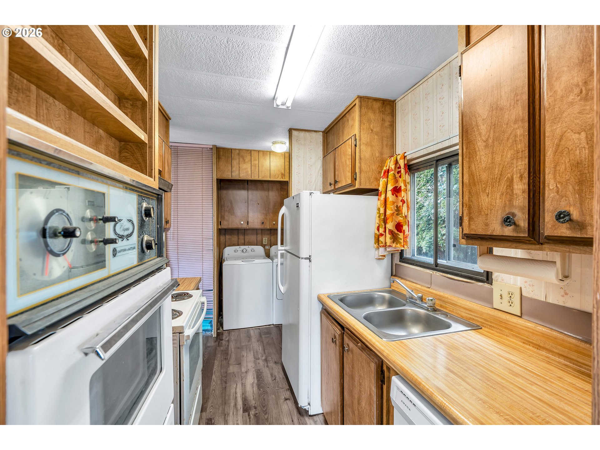 4783 Joyce Street, Unit 93 Keizer, OR 97303 - Photo 10 of 33 a kitchen that has a sink and a refrigerator