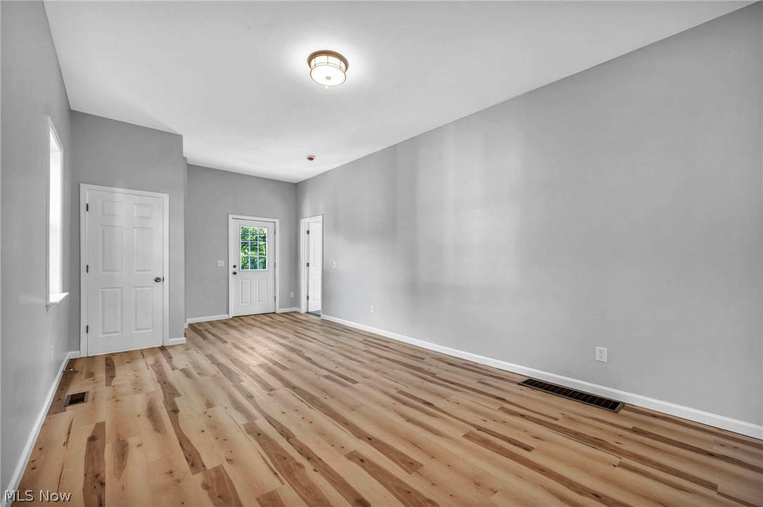 1319 Walnut Road Southeast Massillon, OH 44646 - Photo 8 of 38