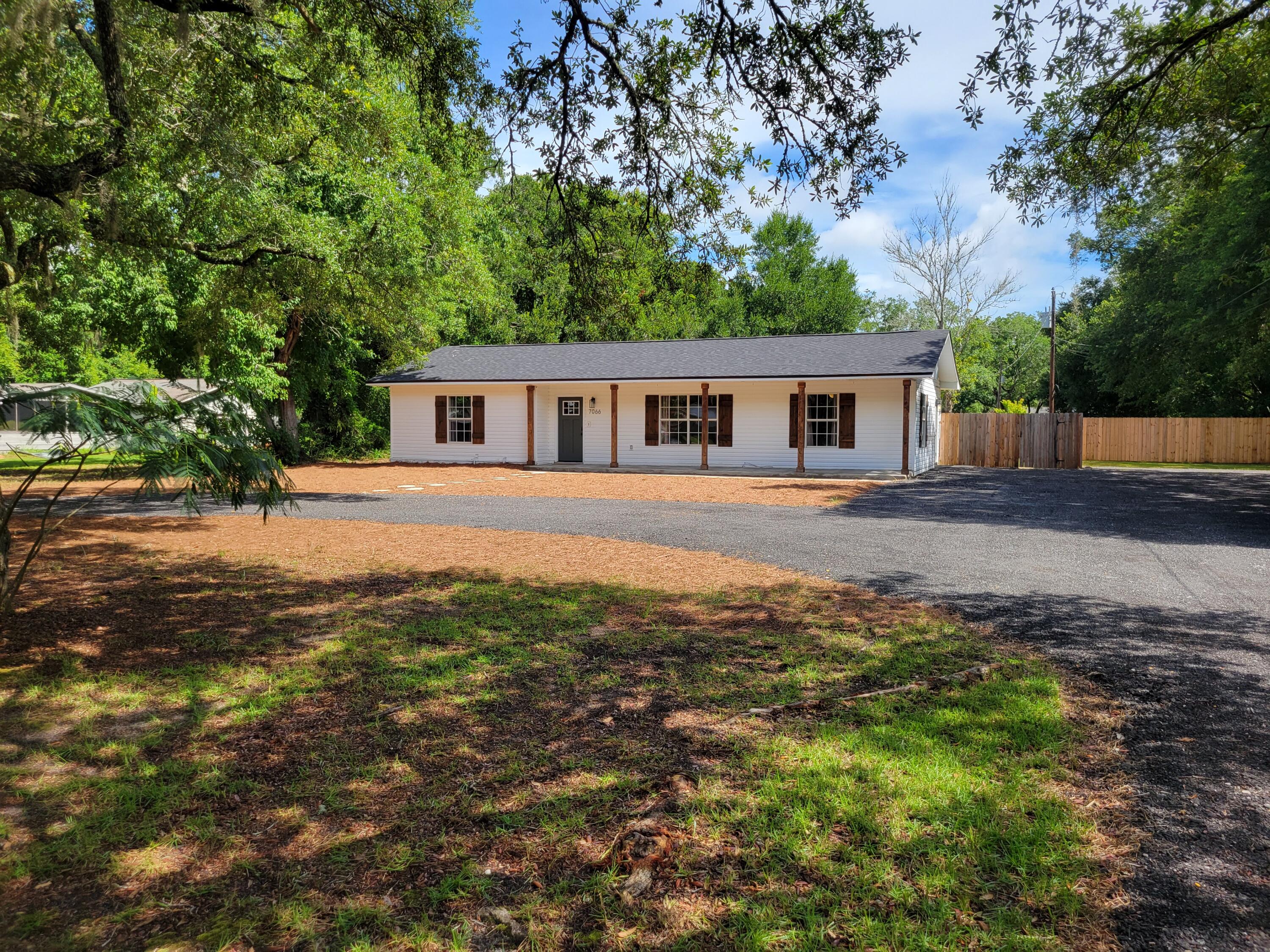 7066 Nelson Street Navarre, FL 32566 - Photo 3 of 24