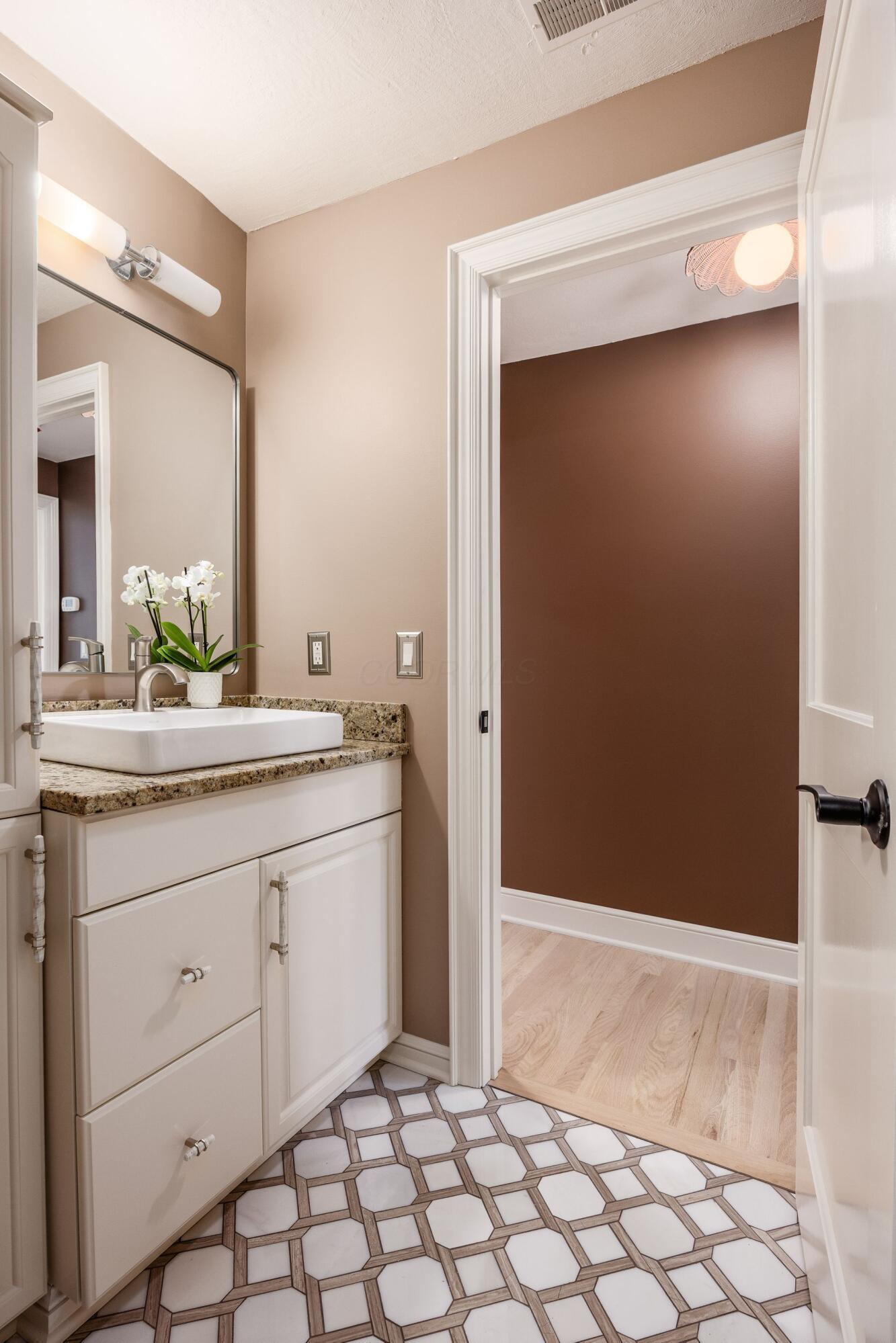 2841 Doncaster Road Columbus, OH 43221 - Photo 42 of 72 Full Bathroom 4