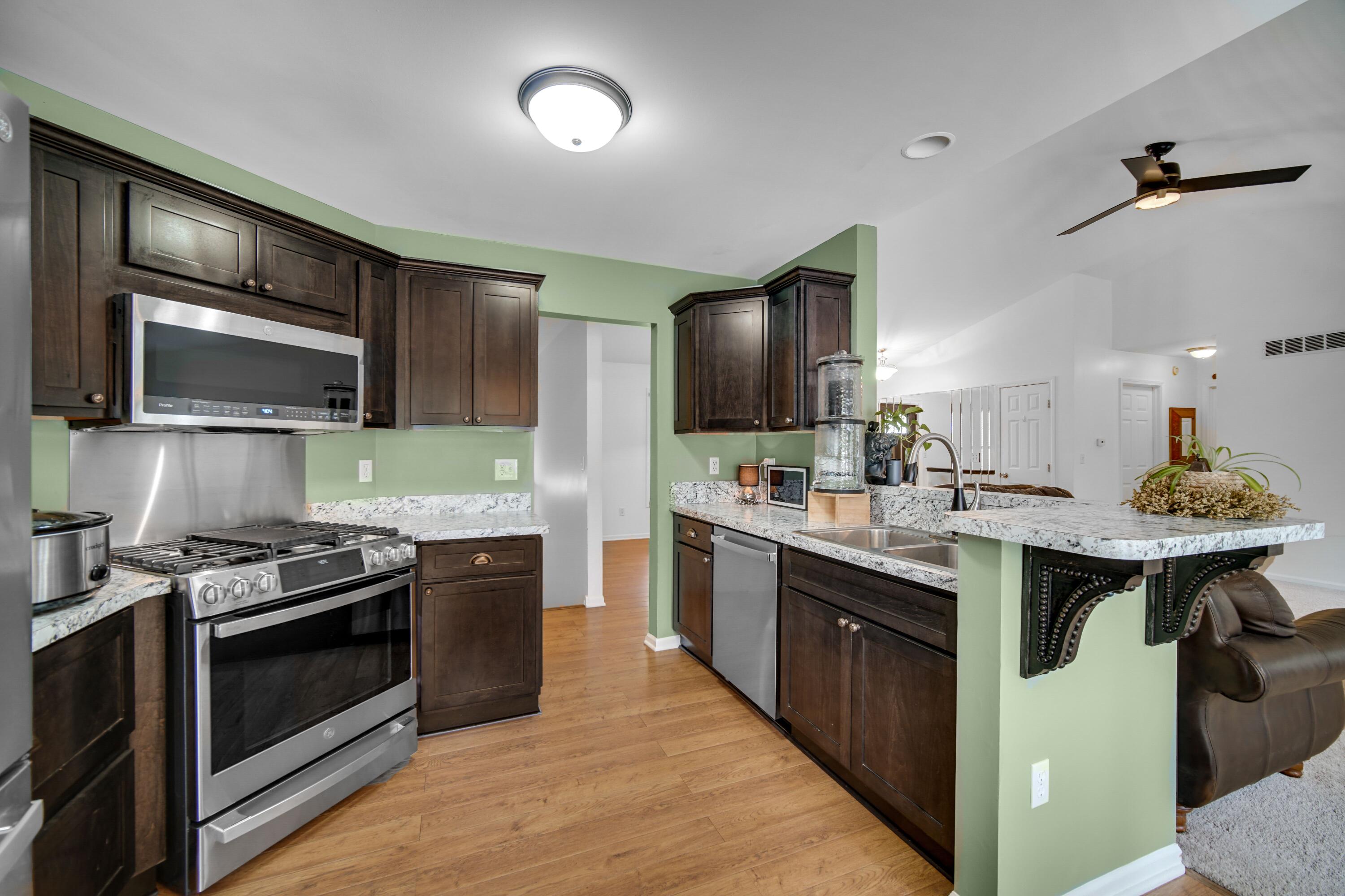 950 Port Circle Hobart, IN 46342 - Photo 7 of 23 3000x2000