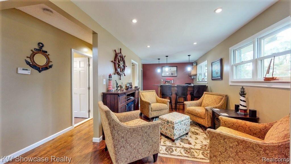 2985 West Commerce Road Milford, MI 48380 - Photo 14 of 39 04 Living Room.jpg