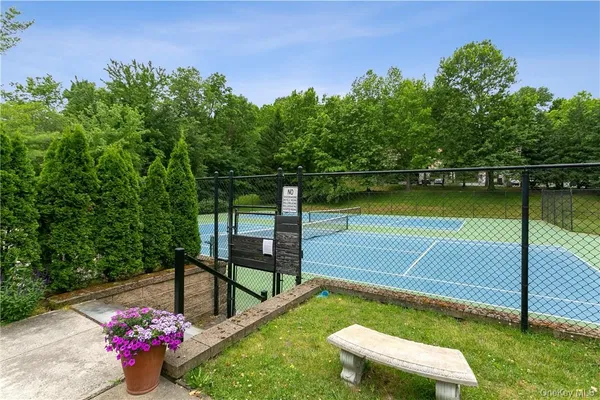 $5,900 | 118 Stone Bridge Square, Unit 118, Chappaqua, NY 10514