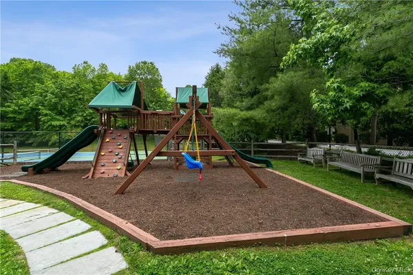 $5,900 | 118 Stone Bridge Square, Unit 118, Chappaqua, NY 10514
