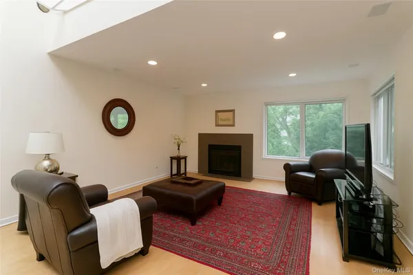 $5,900 | 118 Stone Bridge Square, Unit 118, Chappaqua, NY 10514