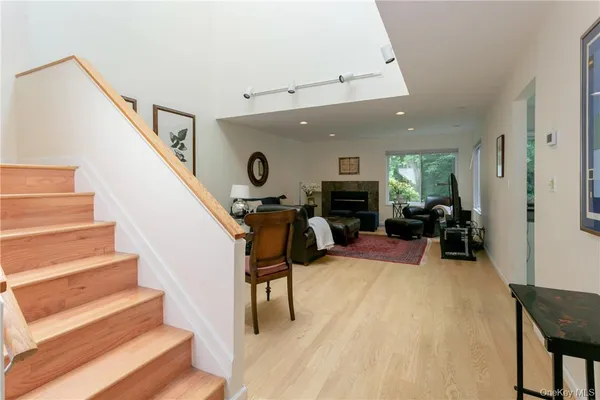 $5,900 | 118 Stone Bridge Square, Unit 118, Chappaqua, NY 10514