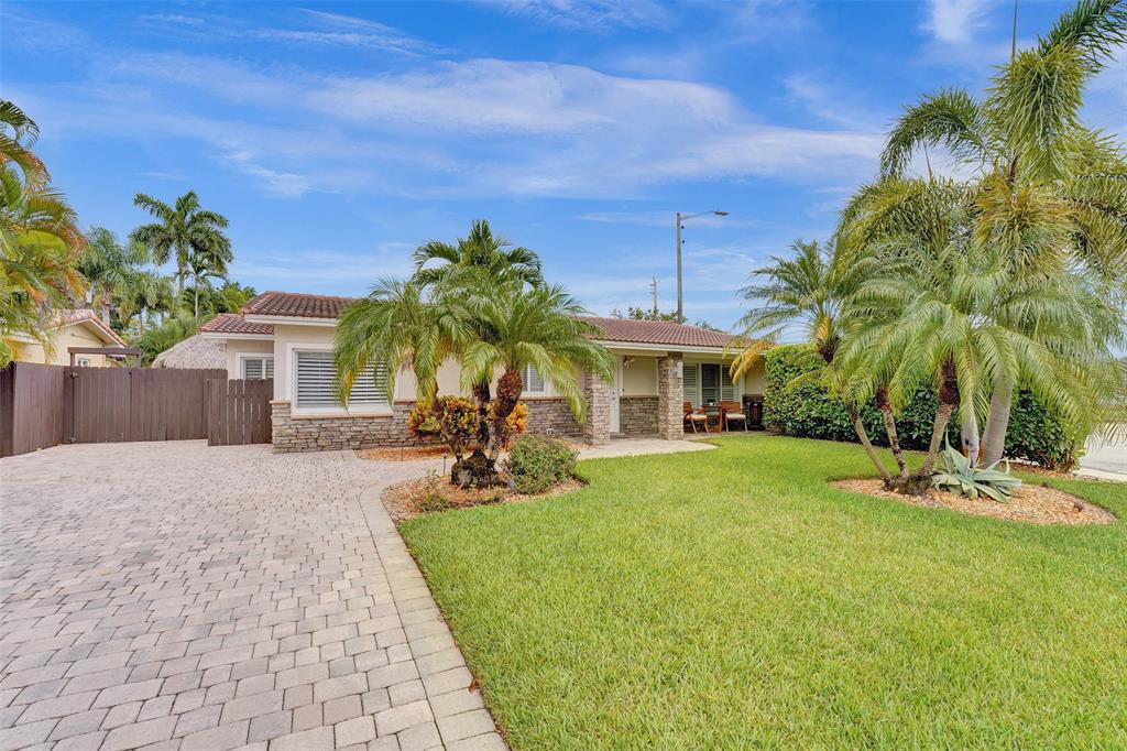 a view of a house with backyard and sitting area