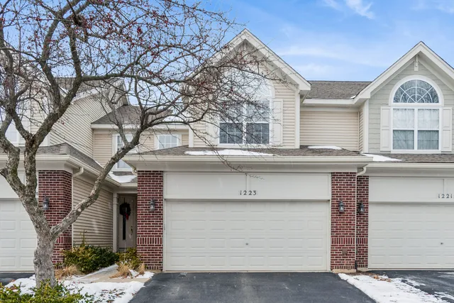 $450,000 | 1223 Townes Circle, Aurora, IL 60502